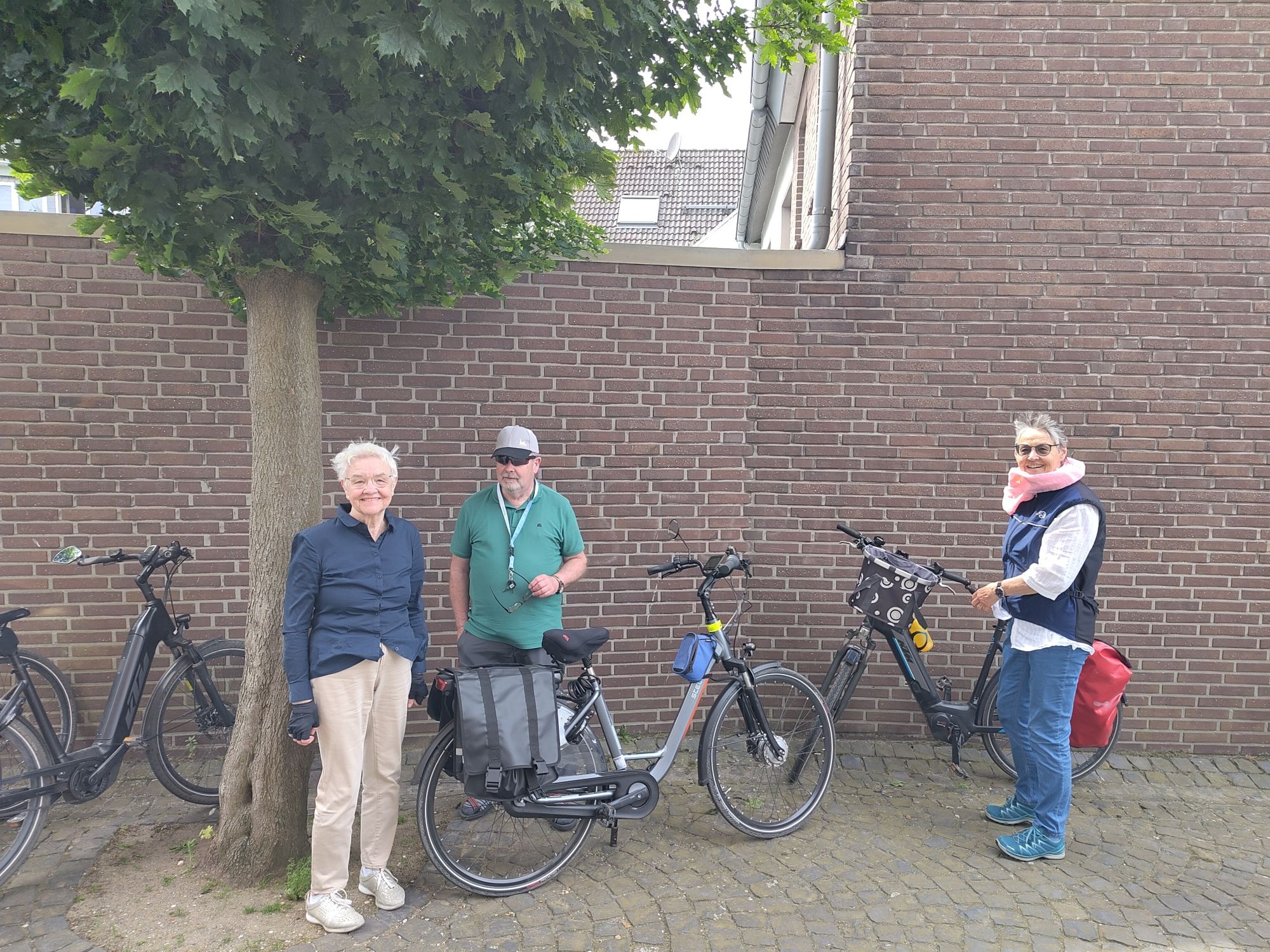 Ankunft in Bracht: Die musikalische Radtour bringt Menschen zusammen.