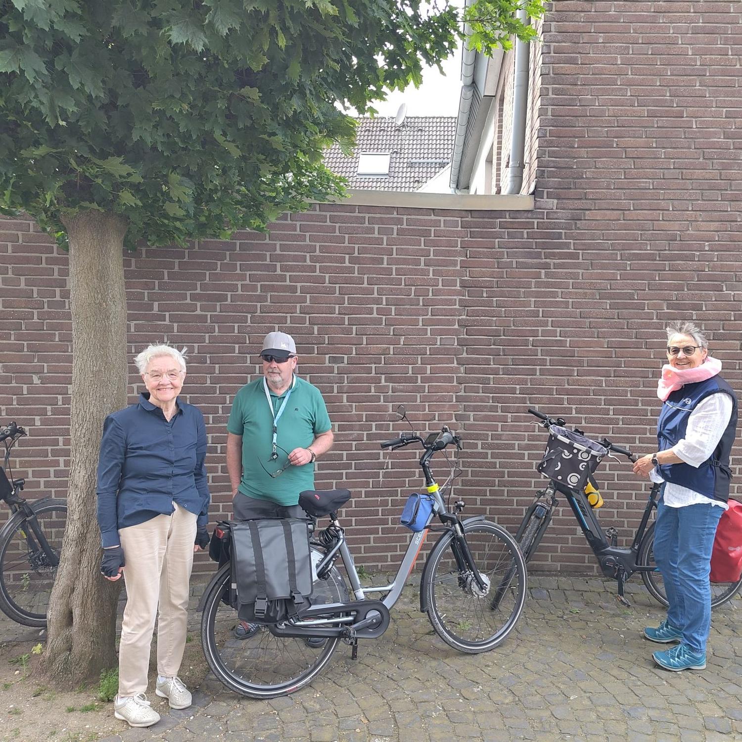 Ankunft in Bracht: Die musikalische Radtour bringt Menschen zusammen.
