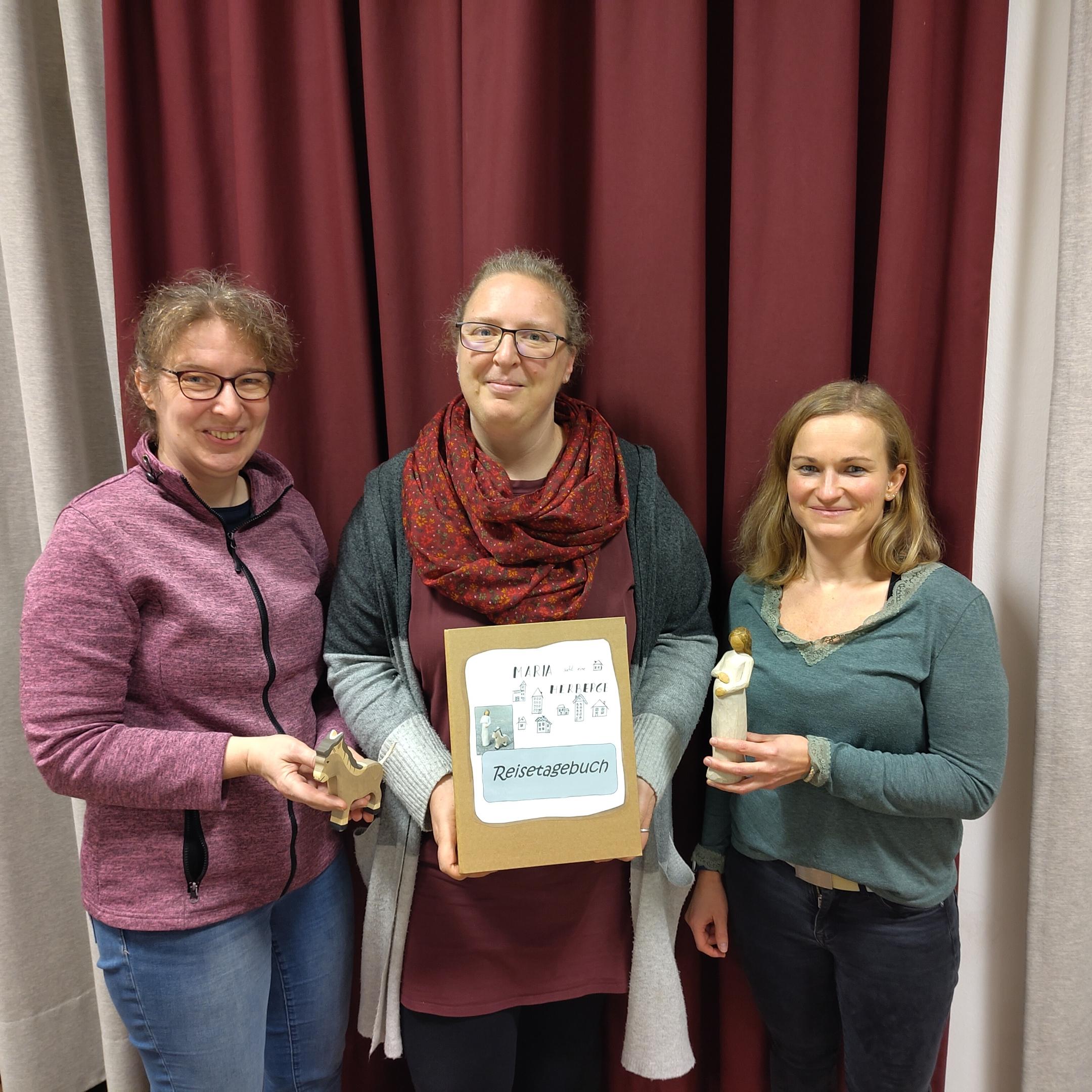 Organisieren das Marientragen: Claudia und Ulrike Ingendae sowie Doris Lensen (v. l.).
